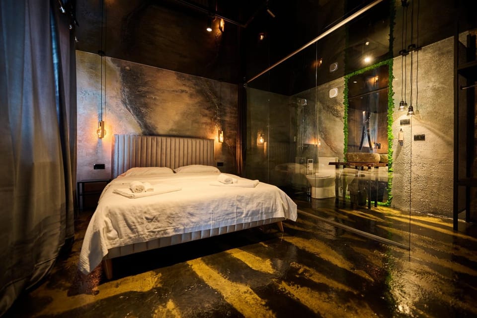 Shower, Bed, Photo of the whole room, Bedroom
