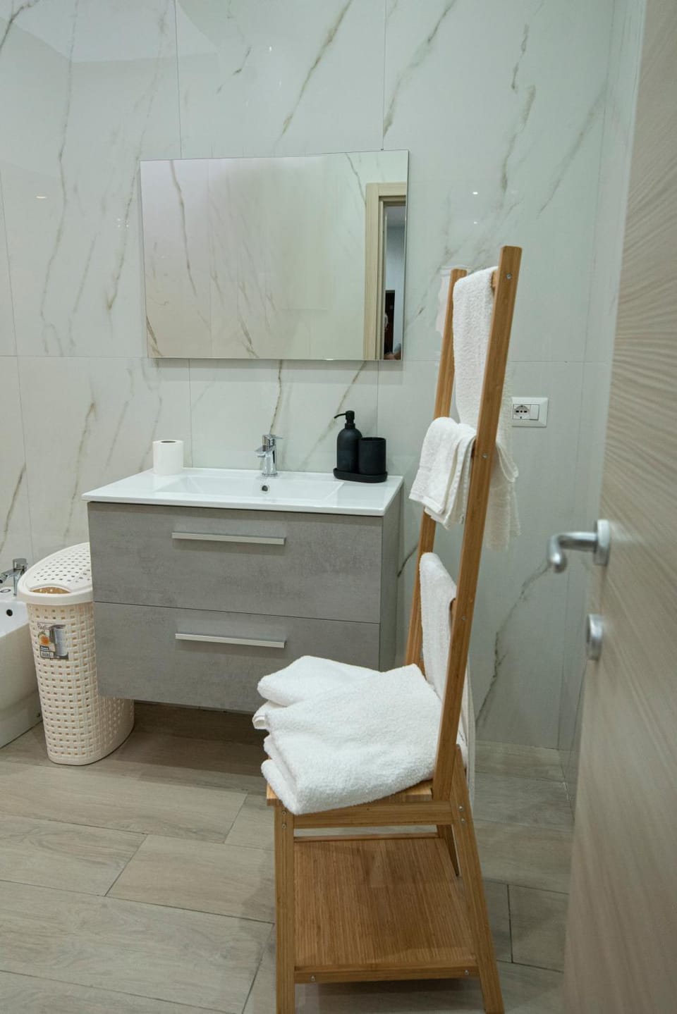 Bathroom, towels