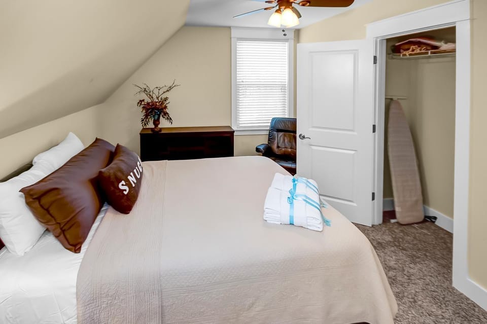 Bed, Bedroom