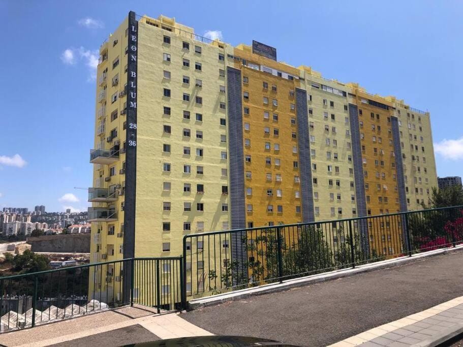 לאון ספא לופט - חדרי אירוח עם בריכה פרטית וסאונה בלב חיפה Bed and Breakfast in Haifa