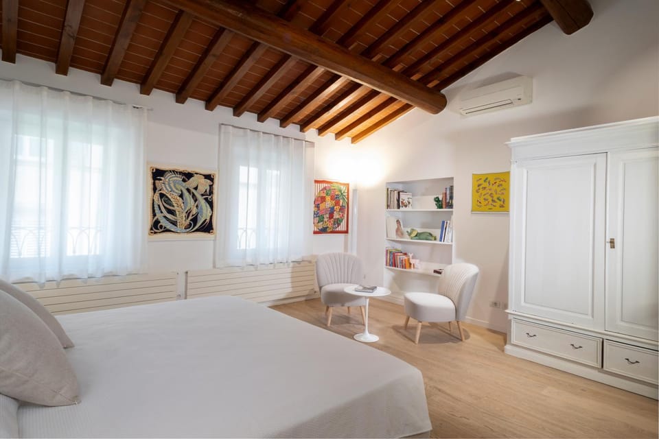 Bed, Decorative detail, Bedroom, hair dresser, wardrobe