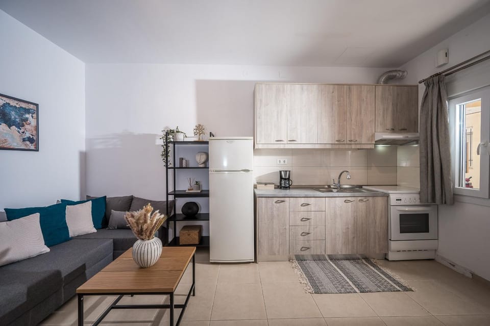 Kitchen or kitchenette, Seating area