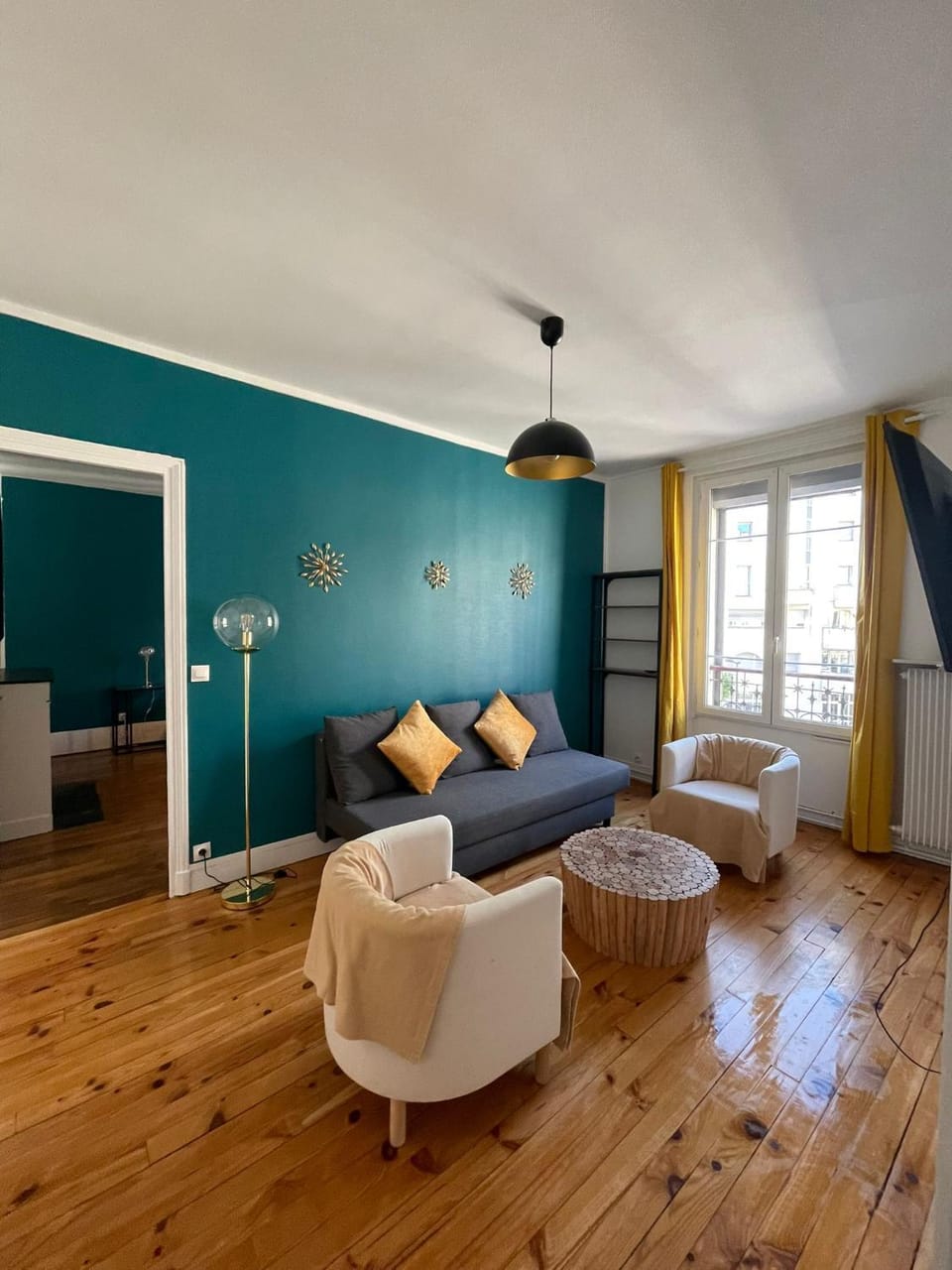 Living room, Photo of the whole room
