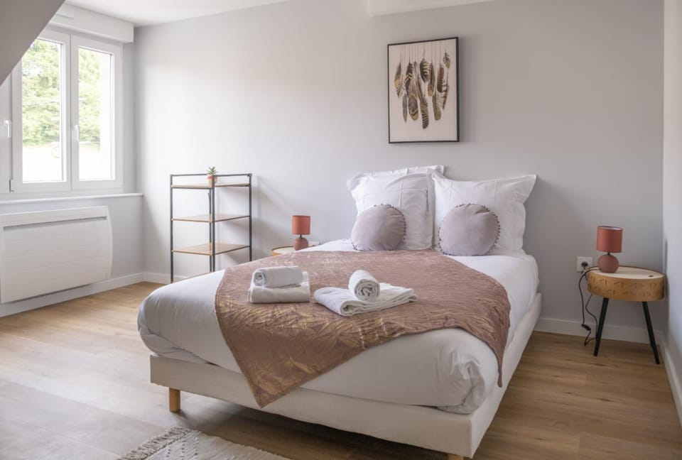 Bed, Bedroom