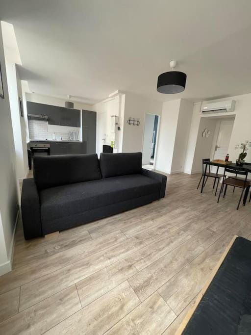 Kitchen or kitchenette, Seating area