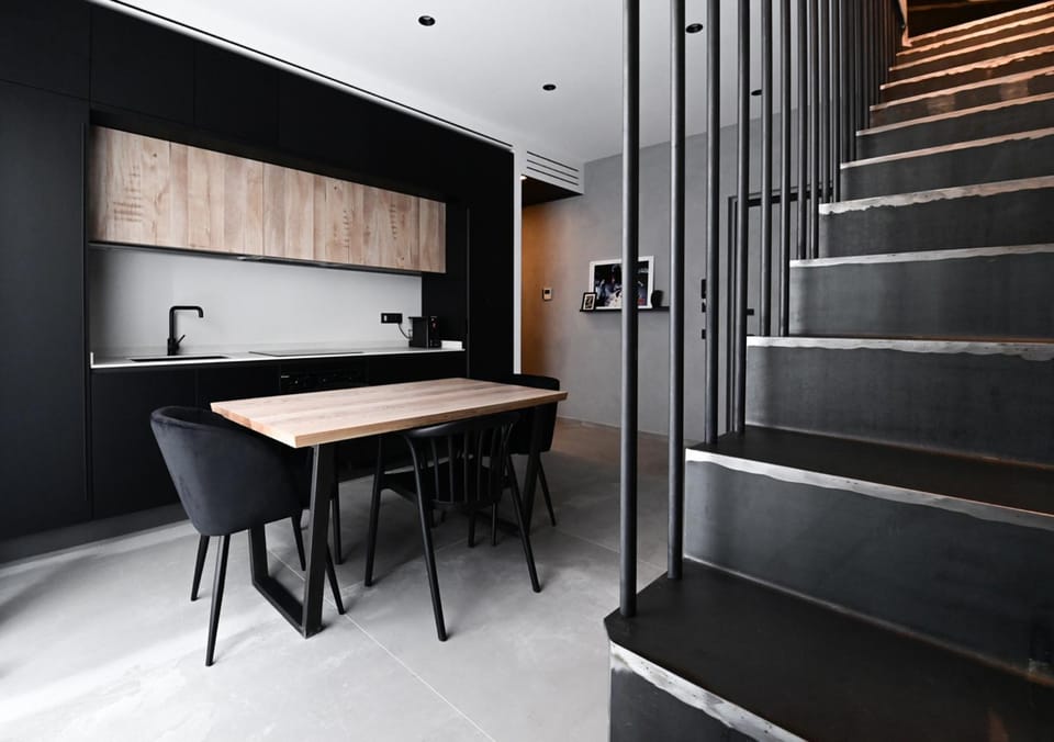 Kitchen or kitchenette, Dining area