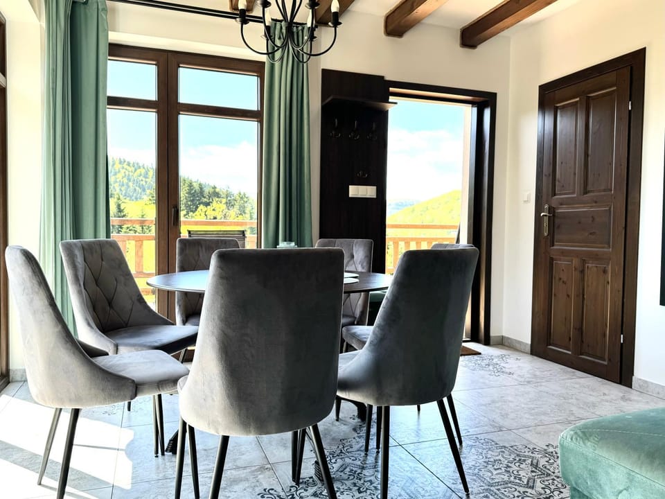 Seating area, Dining area