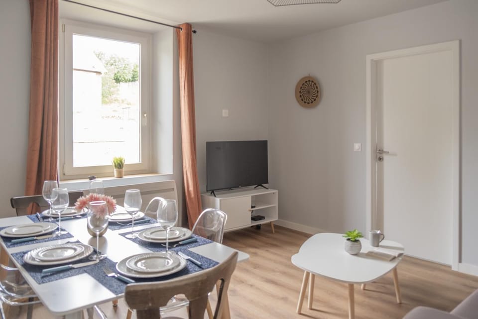 TV and multimedia, Living room, Dining area