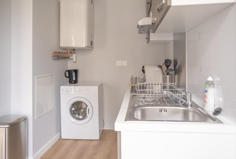 Kitchen or kitchenette, dishwasher, washing machine