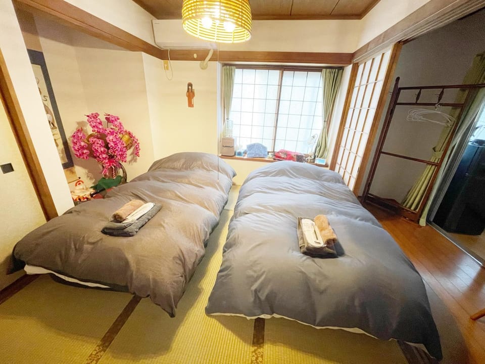 Bed, Photo of the whole room, towels