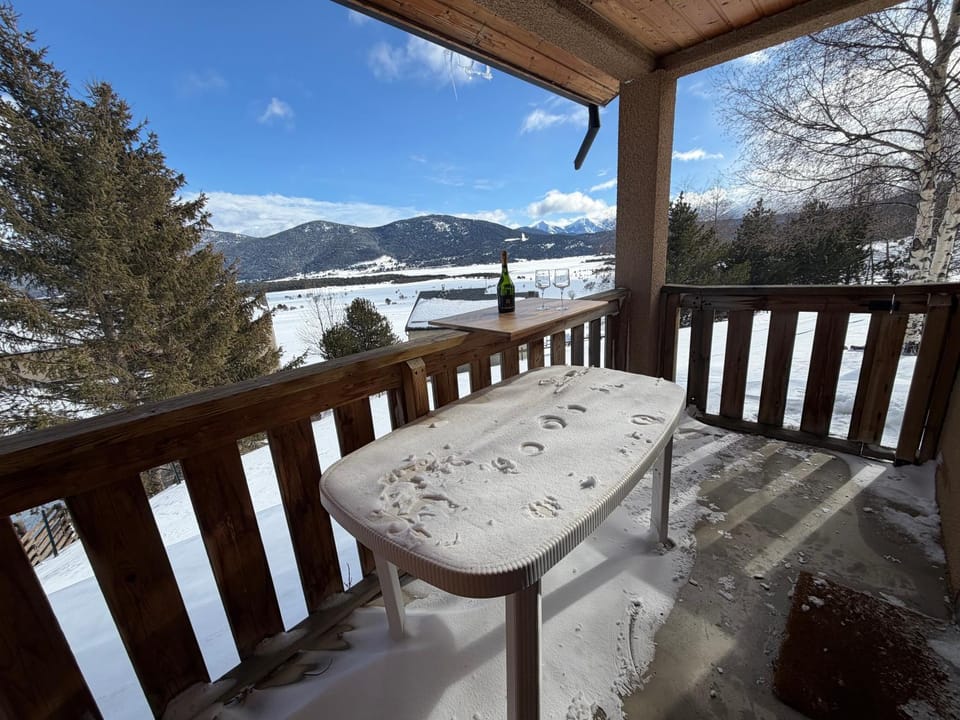 Patio, Day, Natural landscape, Winter, View (from property/room), Balcony/Terrace, Dining area, Lake view