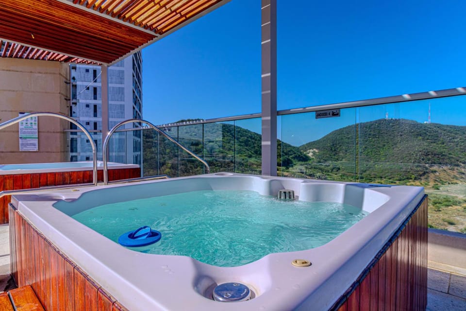 Natural landscape, Hot Tub, Mountain view