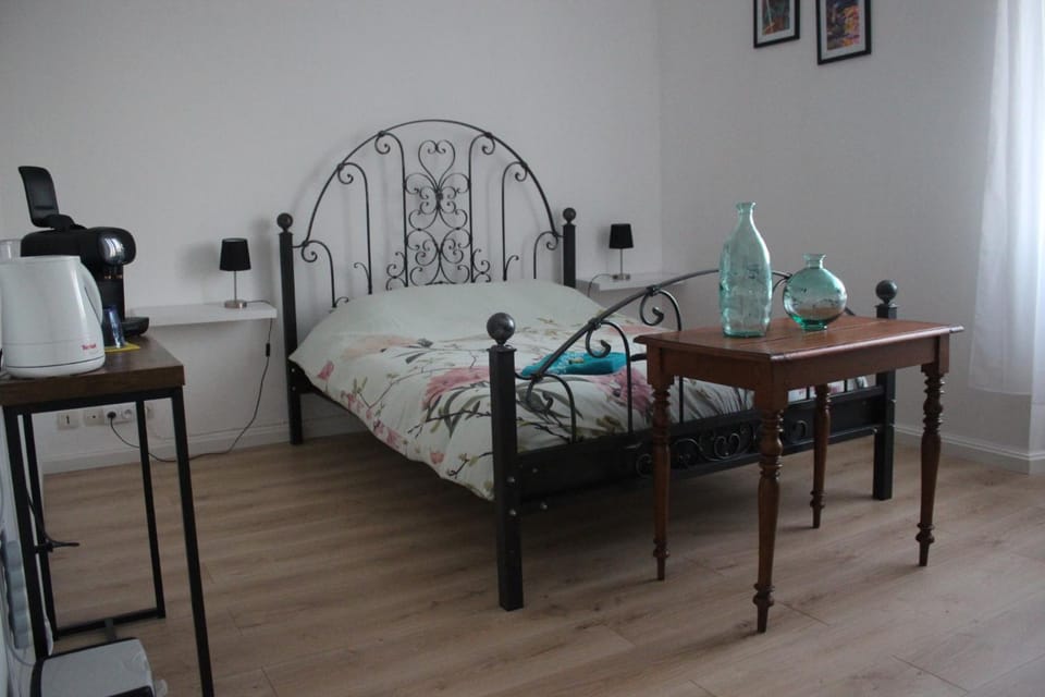 BnB Maison d'Art Breakfast in the Art Gallery Bed and Breakfast in Paimpol