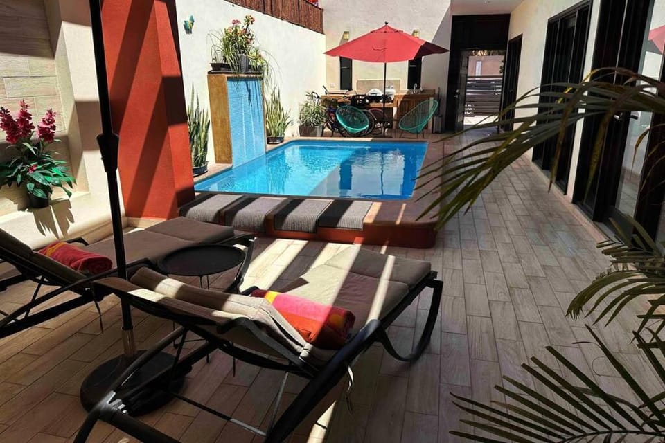 Balcony/Terrace, Pool view, Swimming pool, Swimming pool, sunbed