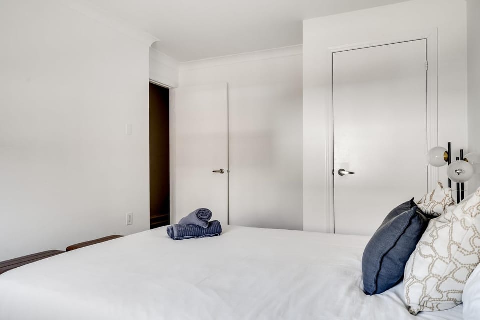 Cozy 3BR Monthly Stays Quiet East Ottawa Apartment in Gatineau