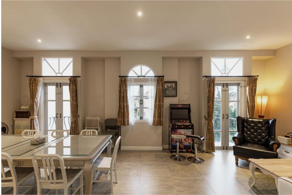 Living room, Seating area, Dining area