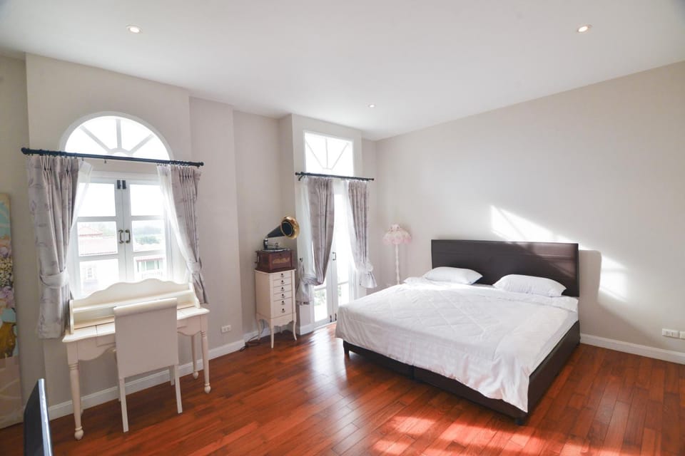 Bed, Bedroom