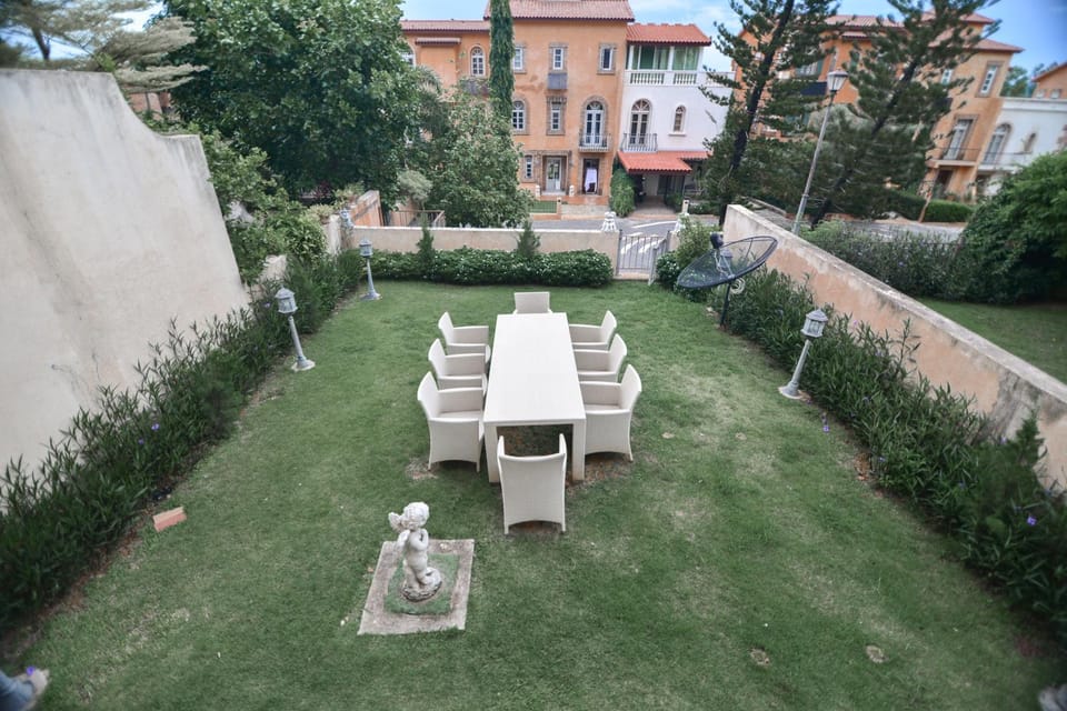Dining area, Garden view
