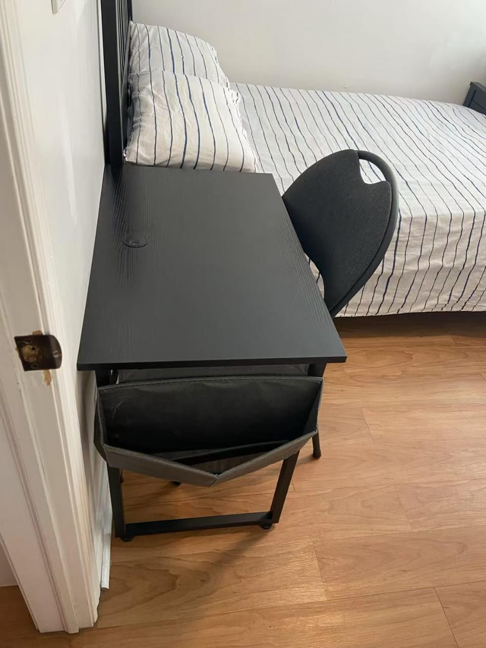 Double Room with SHARED Bathroom 536B Bed and Breakfast in Toronto