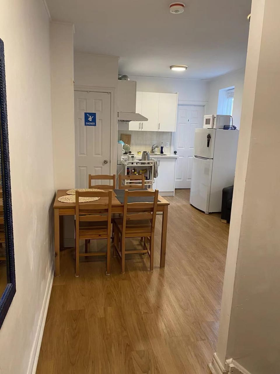 Double Room with SHARED Bathroom 536B Bed and Breakfast in Toronto