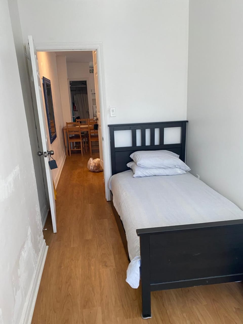 Single Room with SHARED Bathroom 536C Bed and Breakfast in Toronto