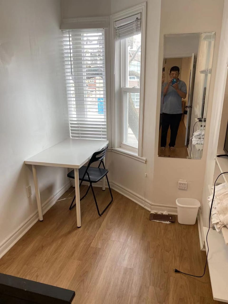 Single Room with SHARED Bathroom 536C Bed and Breakfast in Toronto