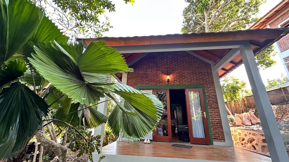 Villa Kamila Senggigi By Villaloka Villa in Batu Layar