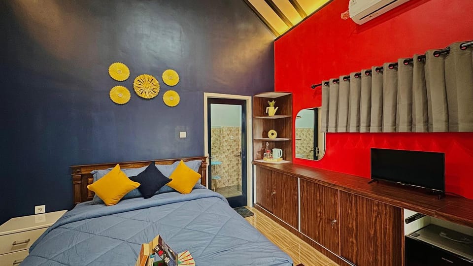 Bed, Photo of the whole room, minibar