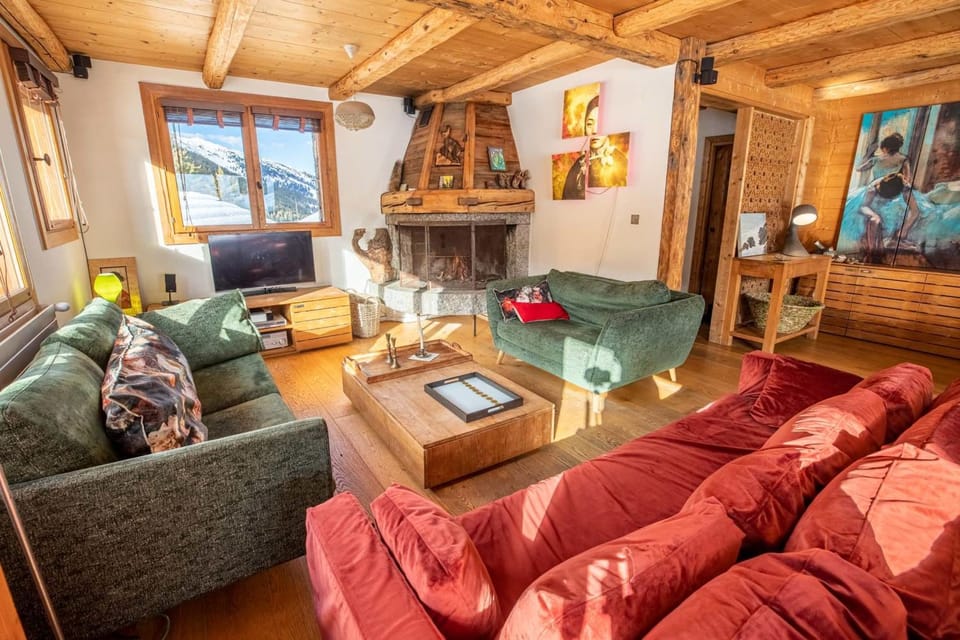 Chalet le Cairn - unique ski-in ski-out location! Outside Hot tube Chalet in Les Allues