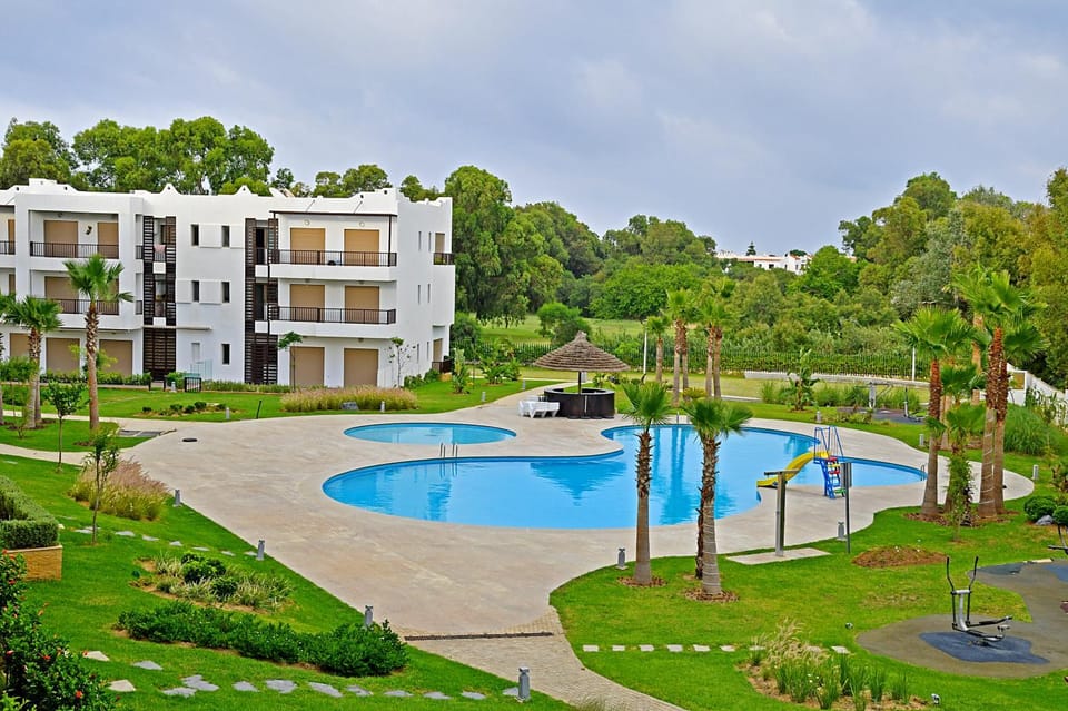 Property building, Spring, Day, Natural landscape, Garden, Garden view, Pool view, Swimming pool, Swimming pool, sunbed