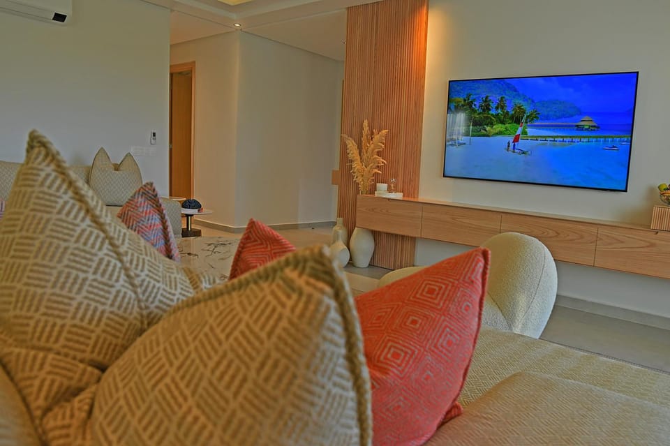 Communal lounge/ TV room, TV and multimedia, Living room, Seating area, Evening entertainment