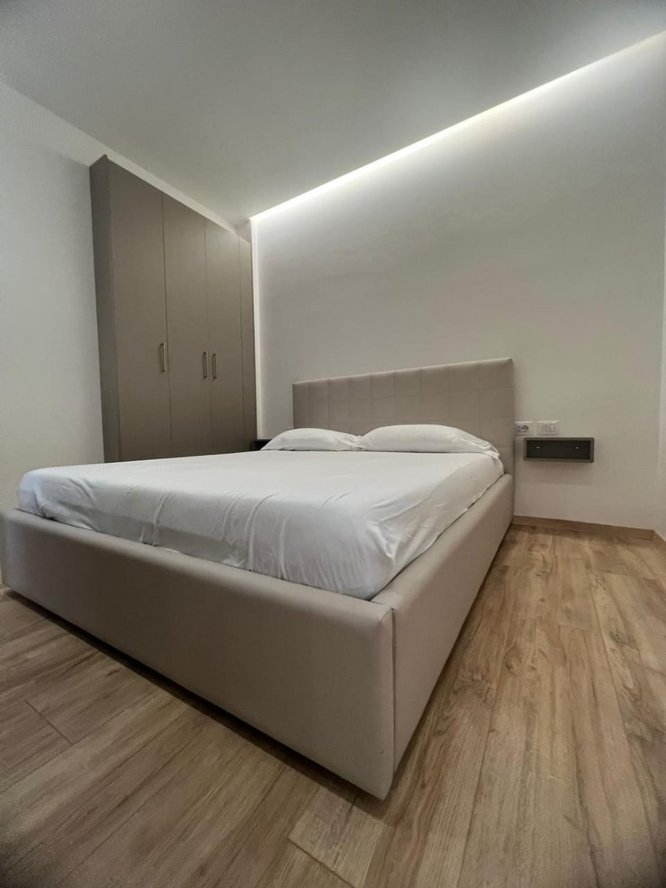 Bedroom, wardrobe