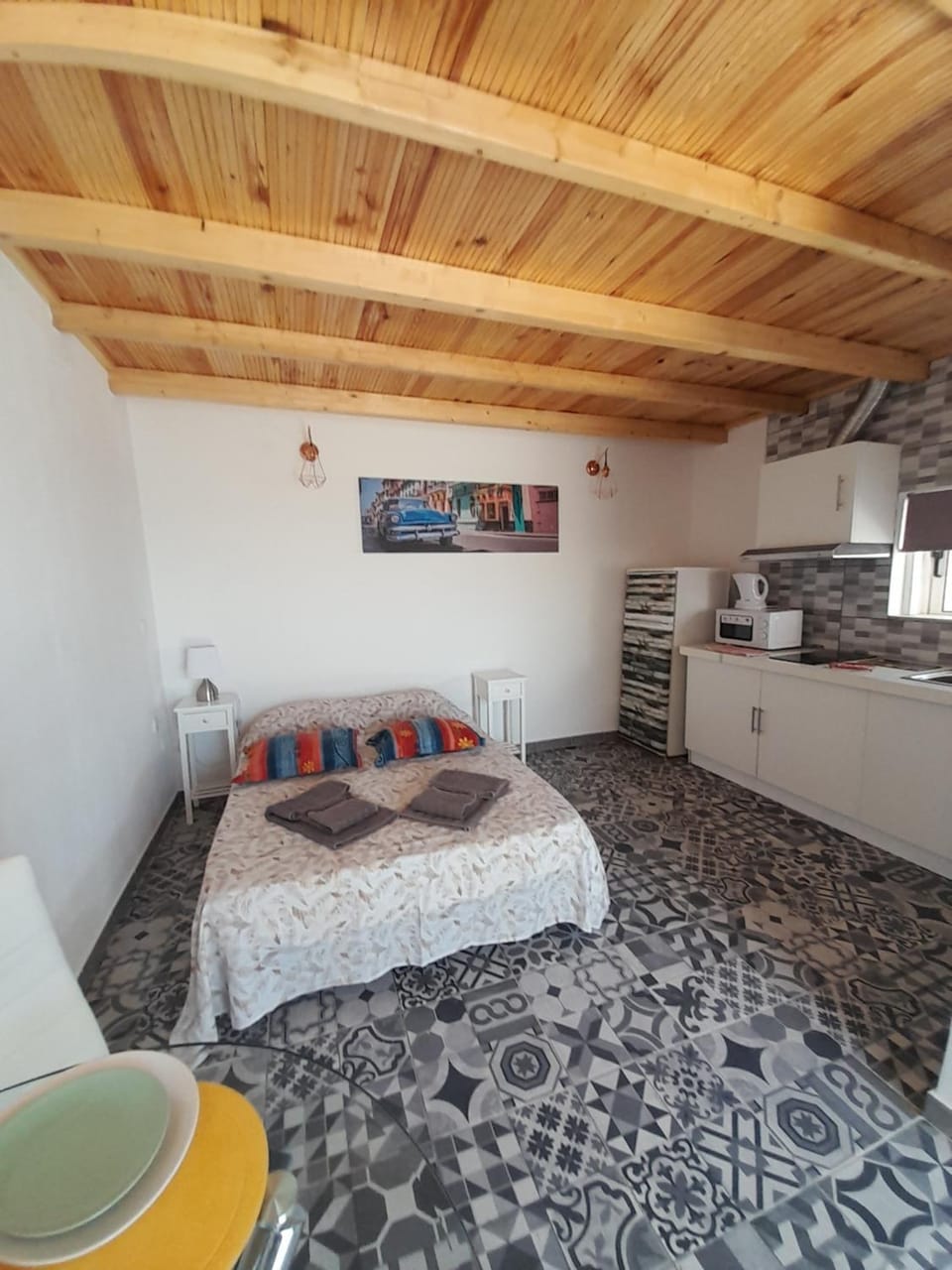 Bed, Kitchen or kitchenette, minibar