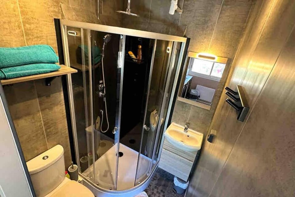 Maisonnette Jacuzzi & Piscine House in Occitanie