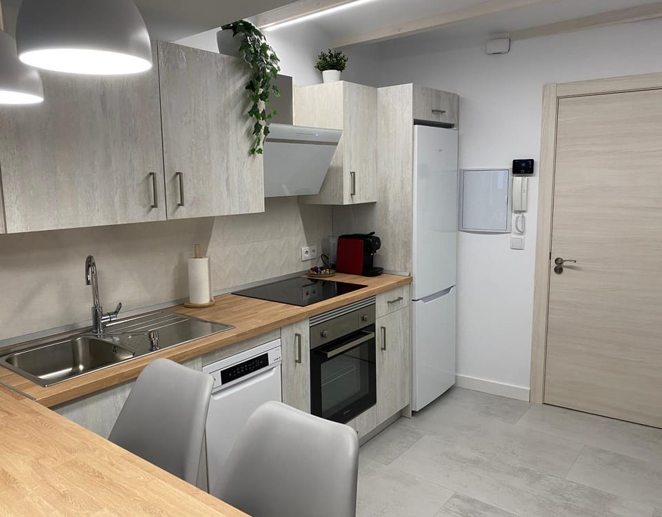 Food close-up, Coffee/tea facilities, Kitchen or kitchenette, Lobby or reception, Food and drinks, Food, Meals, dishwasher, locker, locker, pet friendly, stove, toaster, laundry, washing machine, washing machine, kitchen