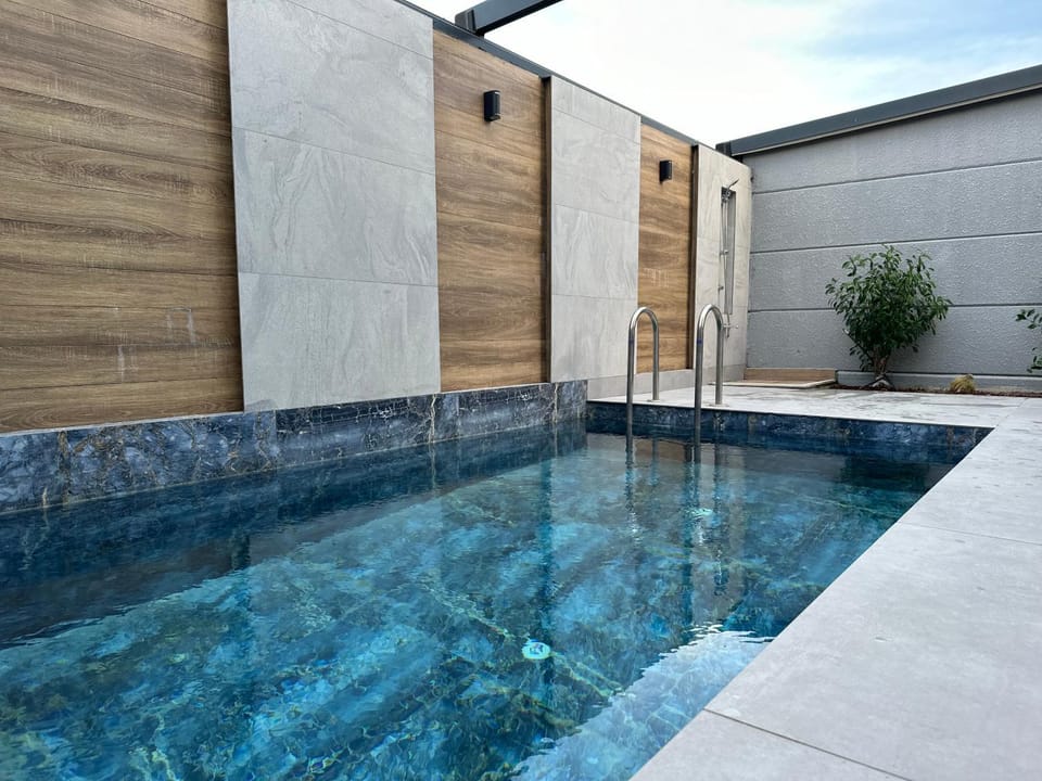 Swimming pool, Swimming pool