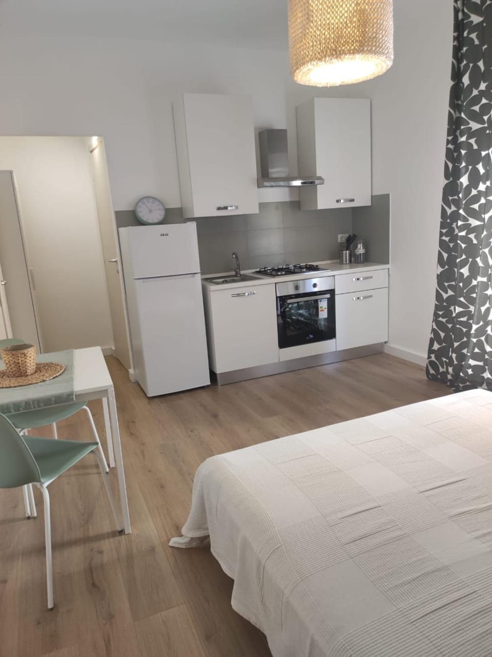 Kitchen or kitchenette, Dining area, oven, stove