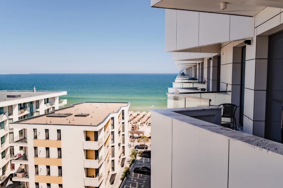 Property building, Balcony/Terrace, Sea view