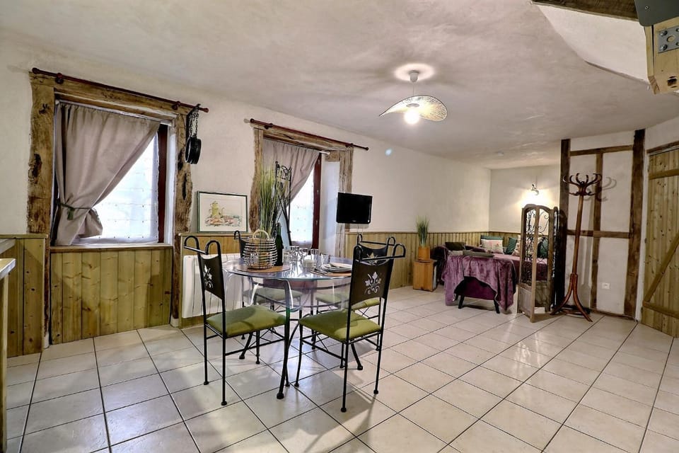 Living room, Dining area