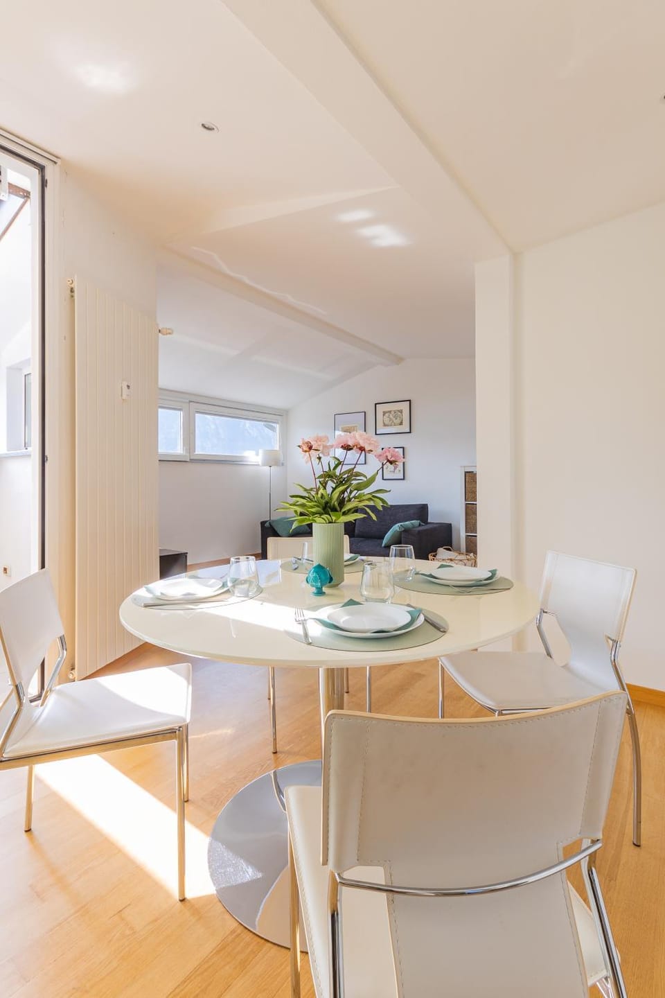 Seating area, Dining area