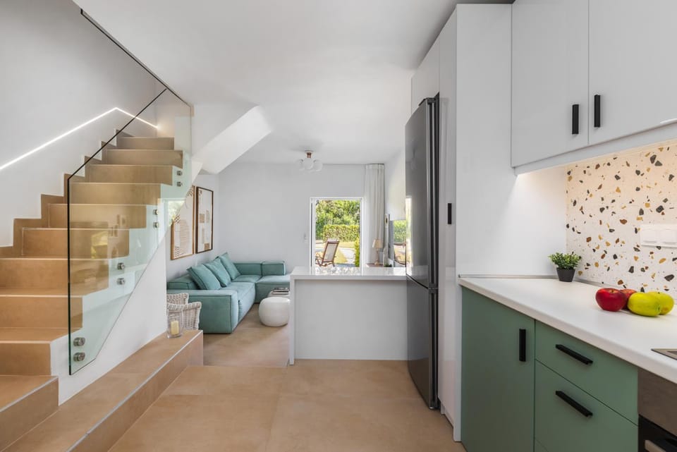 Kitchen or kitchenette, Seating area