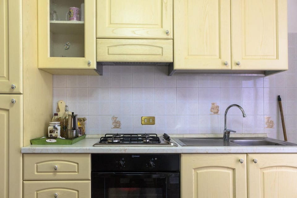 Kitchen or kitchenette, Communal kitchen