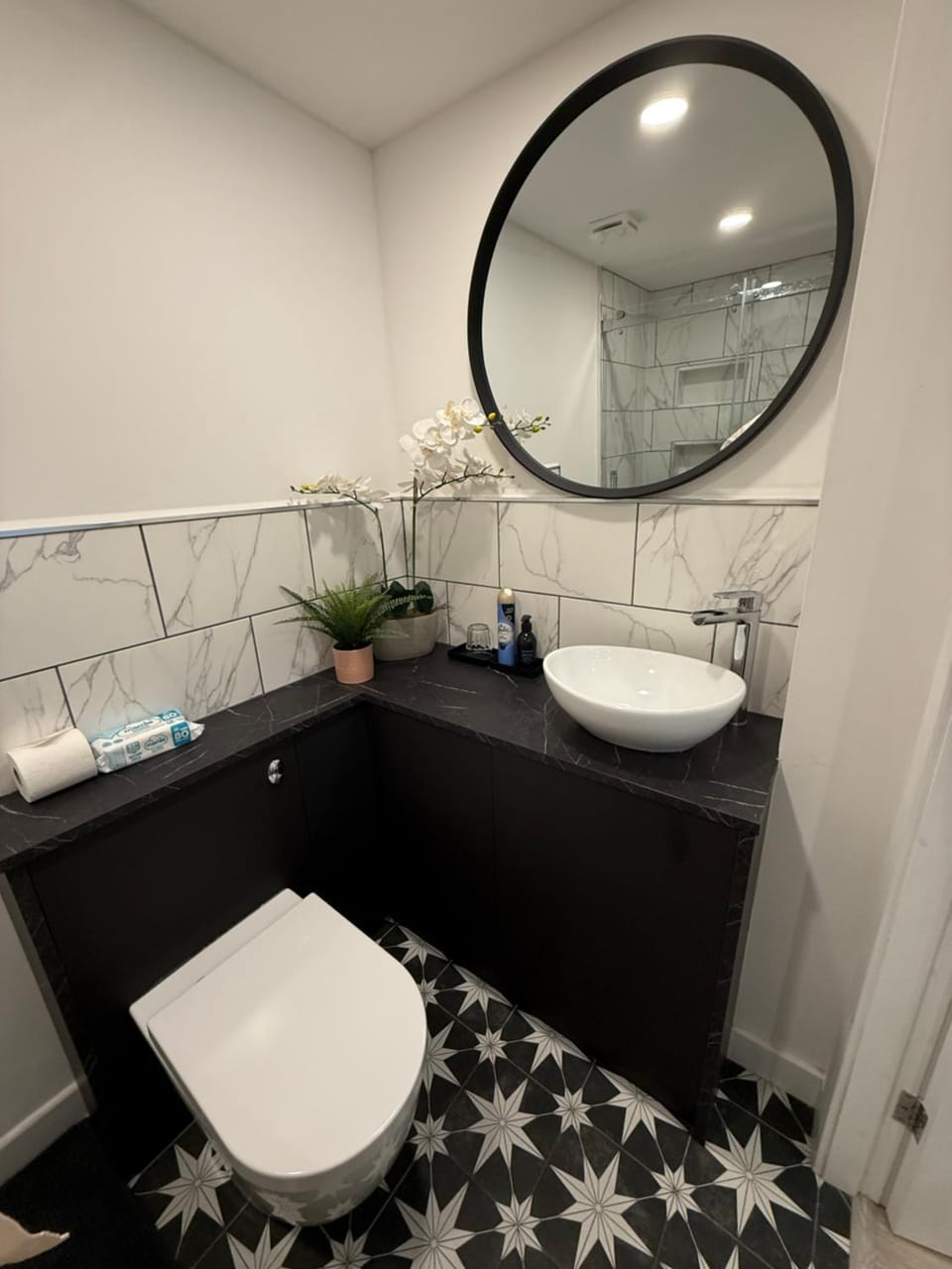 Lux Private Entrance 1 bed Studio - Free Parking - ideal for COOP Live, MCR City Centre, Salford Royal Hospital & Buile Hill Mansion wedding venue Apartment in Salford