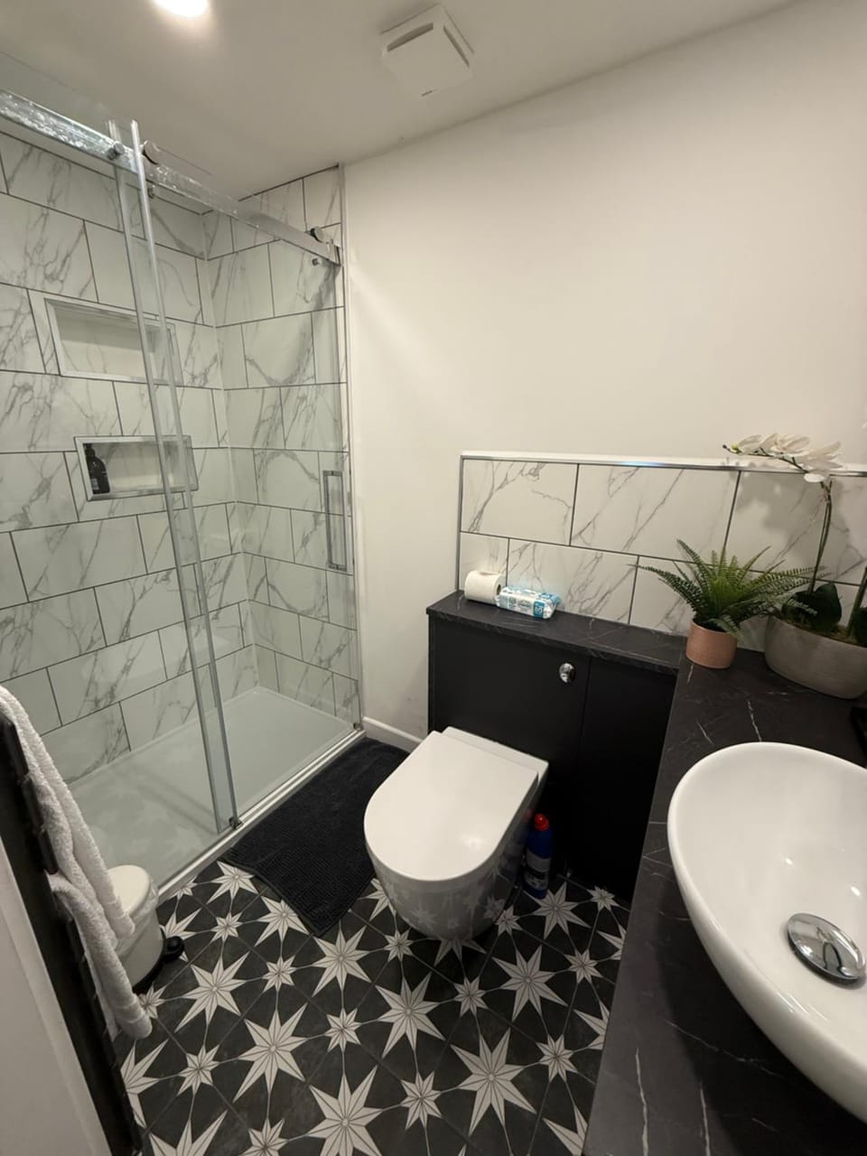 Lux Private Entrance 1 bed Studio - Free Parking - ideal for COOP Live, MCR City Centre, Salford Royal Hospital & Buile Hill Mansion wedding venue Apartment in Salford