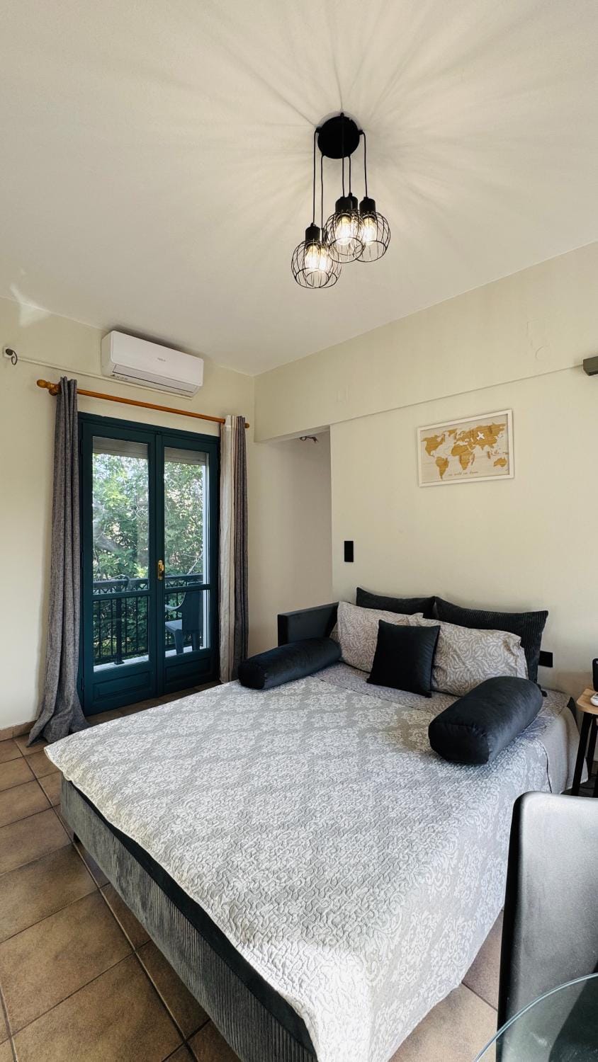 Bed, Living room