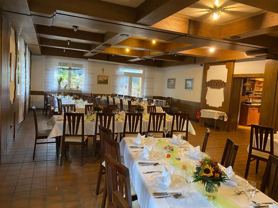 Restaurant/places to eat, Banquet/Function facilities