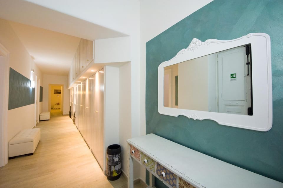 Lobby or reception, Internal: Not applicable to any particular room