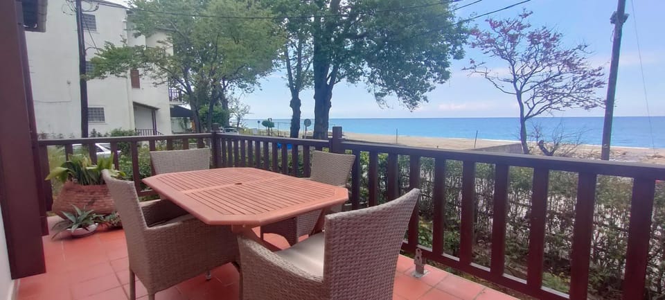 View (from property/room), Balcony/Terrace, Seating area, Sea view