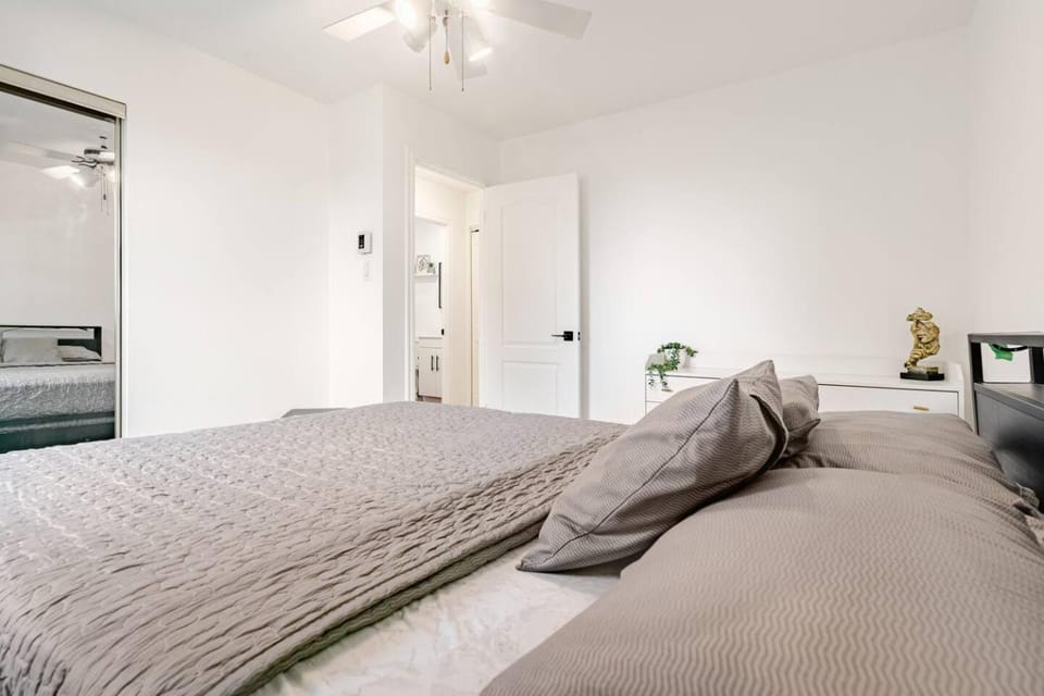 Bed, Bedroom