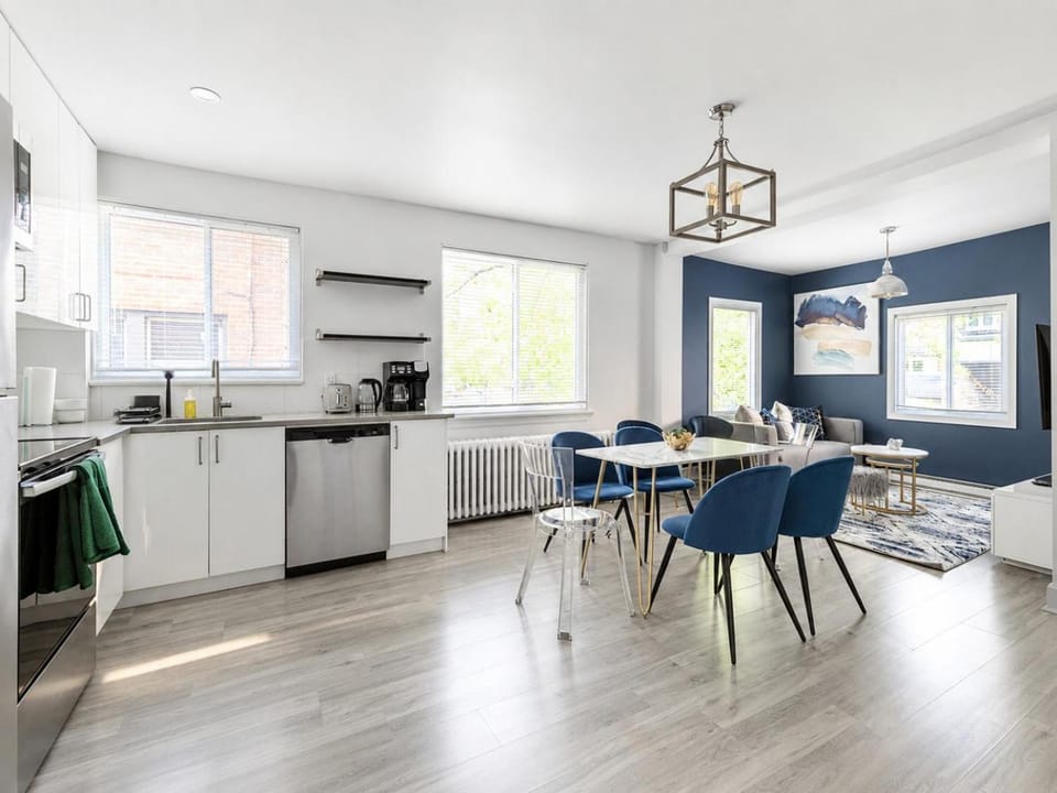 Executive 3BR with AC Monthly Stays East Ottawa Apartment in Gatineau